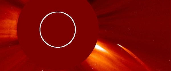 http://thewatchers.adorraeli.com/wp-content/uploads/2011/12/132450-first-ever-image-of-a-sungrazer-comet-in-front-of-the-sun-600x250.jpg