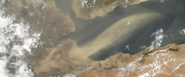 Email Email A thick plume of dust blows off the coast near the Djibouti-Somalia border and over the Gulf of Aden. The ridged patterns in the plume are caused by changes in air currents. A thin veil of dust also hangs over the Red Sea and the Bab el Mandeb Strait, which connects the sea to the Gulf of Aden. Source: EarthSnapshots No related posts.